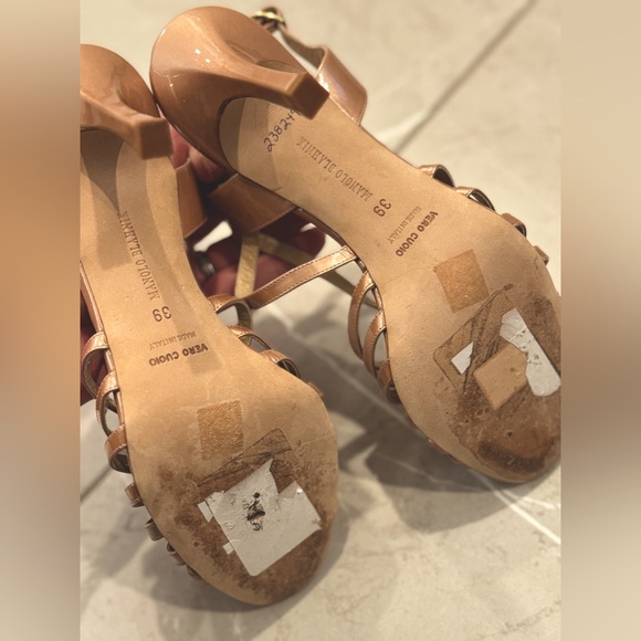 Manolo Blahnik Beige Nude pearlized patent leather heels sandal. 39 like new - Picture 9 of 10